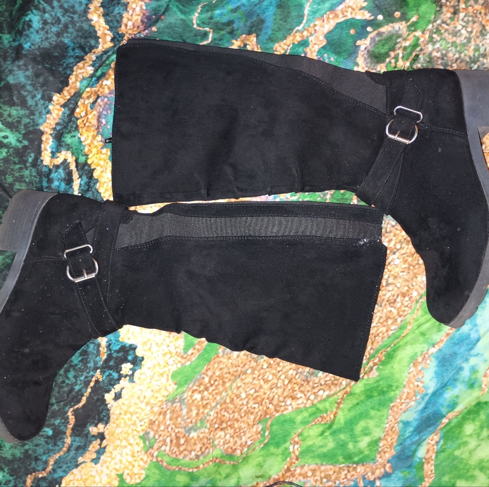 Suede boots